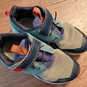 On Cloud Play Running Shoes Sneakers Kids Youth Size 1